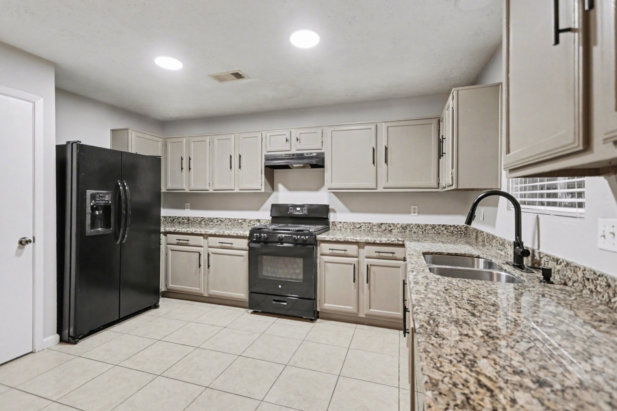 2450 Blackridge Road Houston, TX 77067 - Photo 7 of 21 a kitchen with granite countertop stainless steel appliances and cabinets
