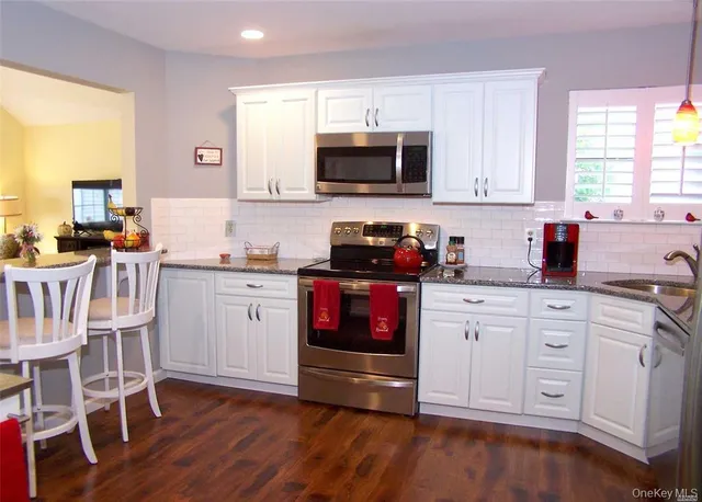 $459,000 | 38 Huntingdale Way, Middle Island, NY 11953