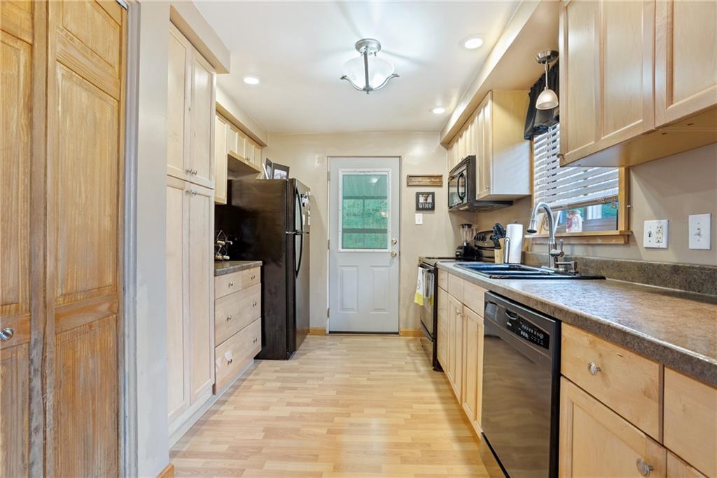 2320 Crestview Road Pittsburgh, PA 15216 - Photo 11 of 24 Gallery Image 11