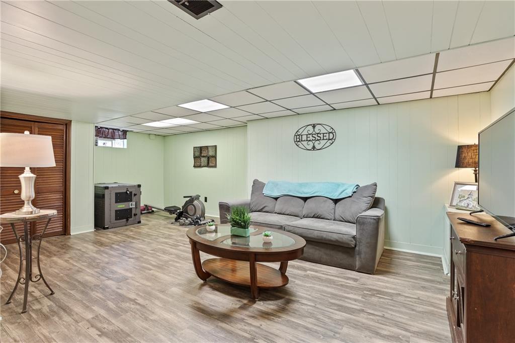 2320 Crestview Road Pittsburgh, PA 15216 - Photo 15 of 24 Gallery Image 15