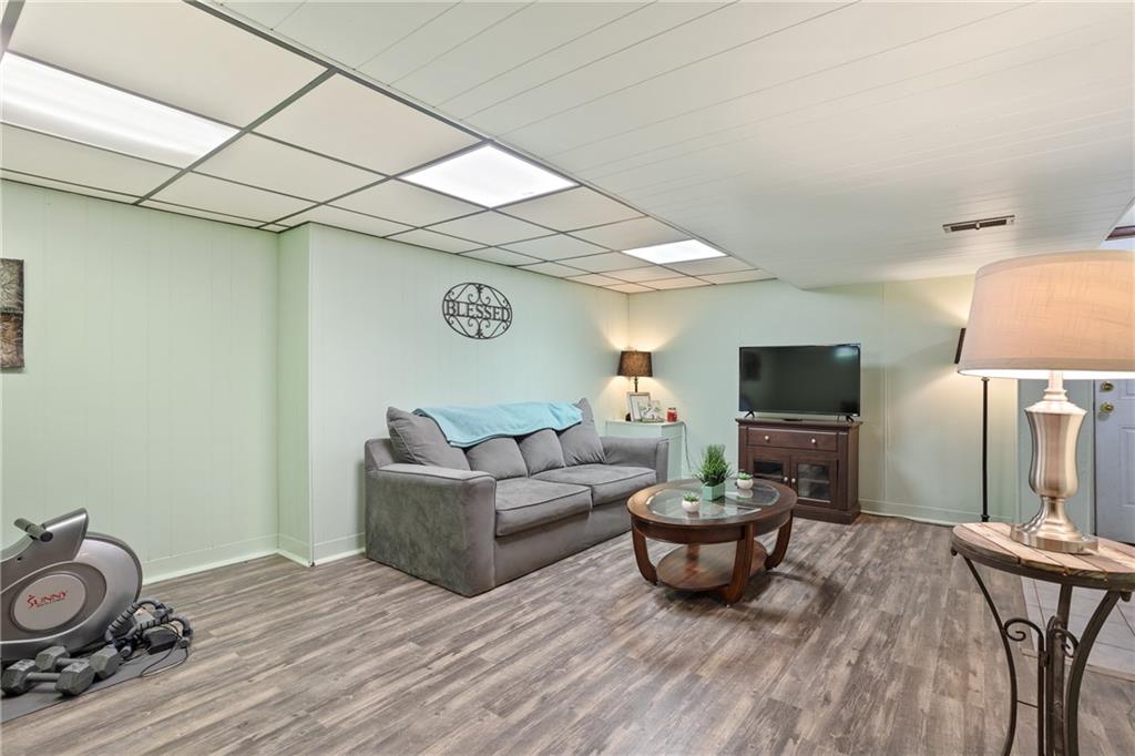 2320 Crestview Road Pittsburgh, PA 15216 - Photo 16 of 24 Gallery Image 16