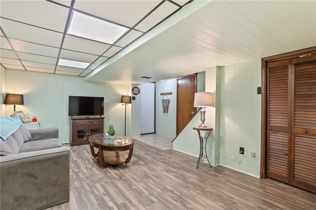 2320 Crestview Road Pittsburgh, PA 15216 - Photo 17 of 24 Gallery Image 17