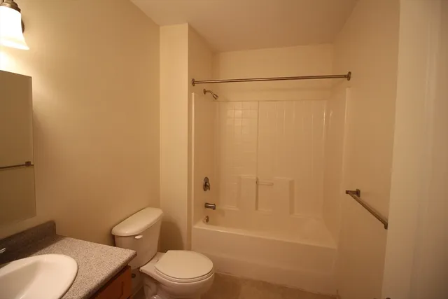 $1,750 | 35 Riverwalk Way, Unit R315, Lowell, MA 01854