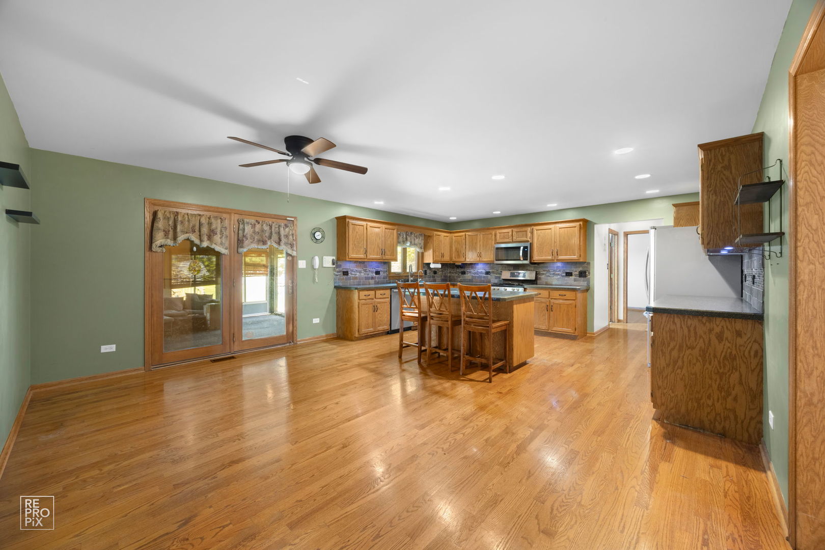22600 South Farm View Road New Lenox, IL 60451 - Photo 9 of 41 Gallery Image 9