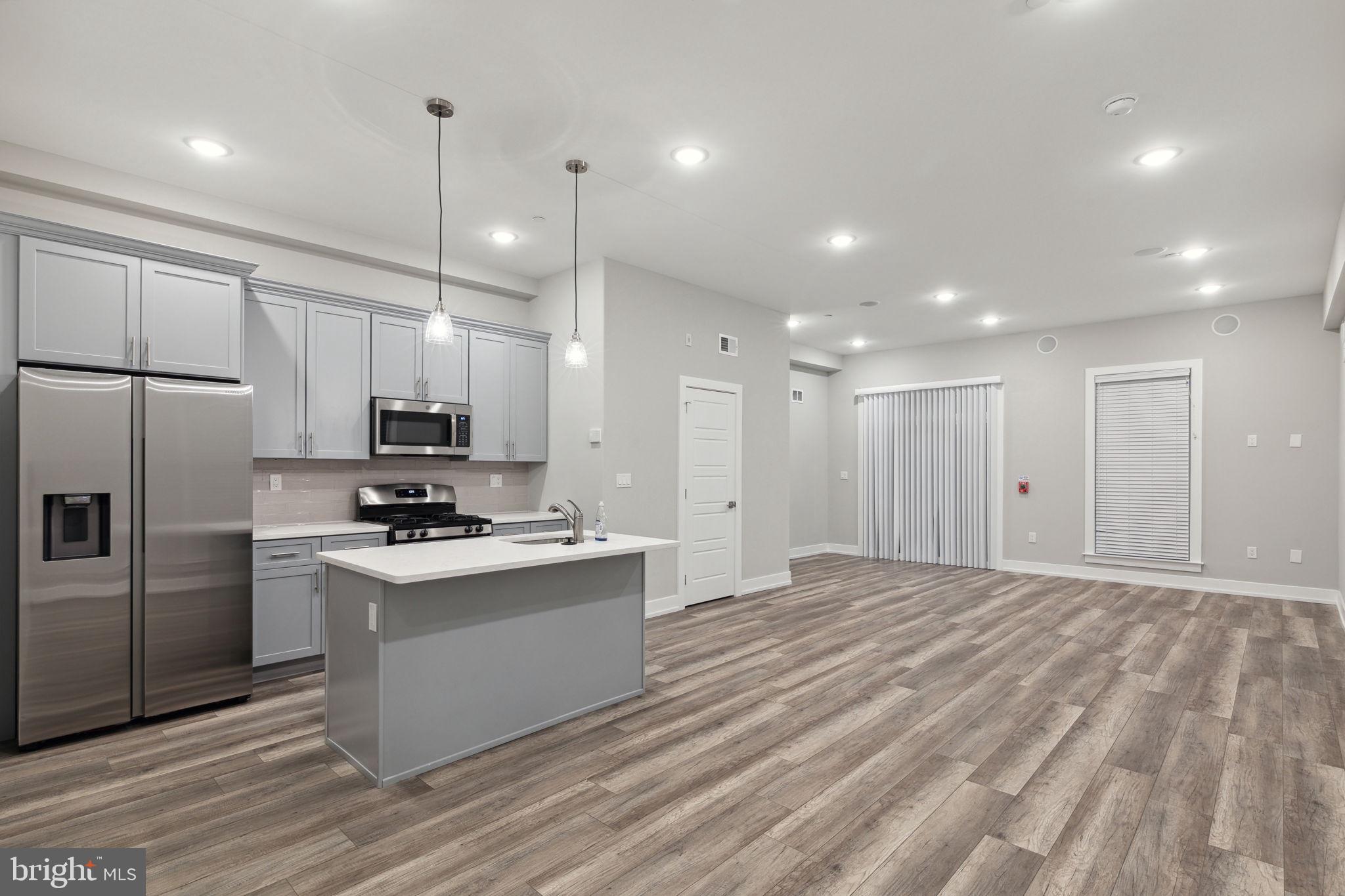 2401 North Mascher St  