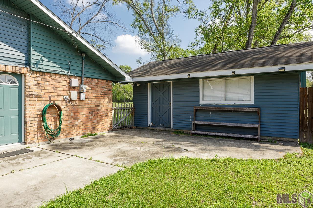 11070 Martin Road Gonzales, LA 70737 - Photo 17 of 18 Driveway