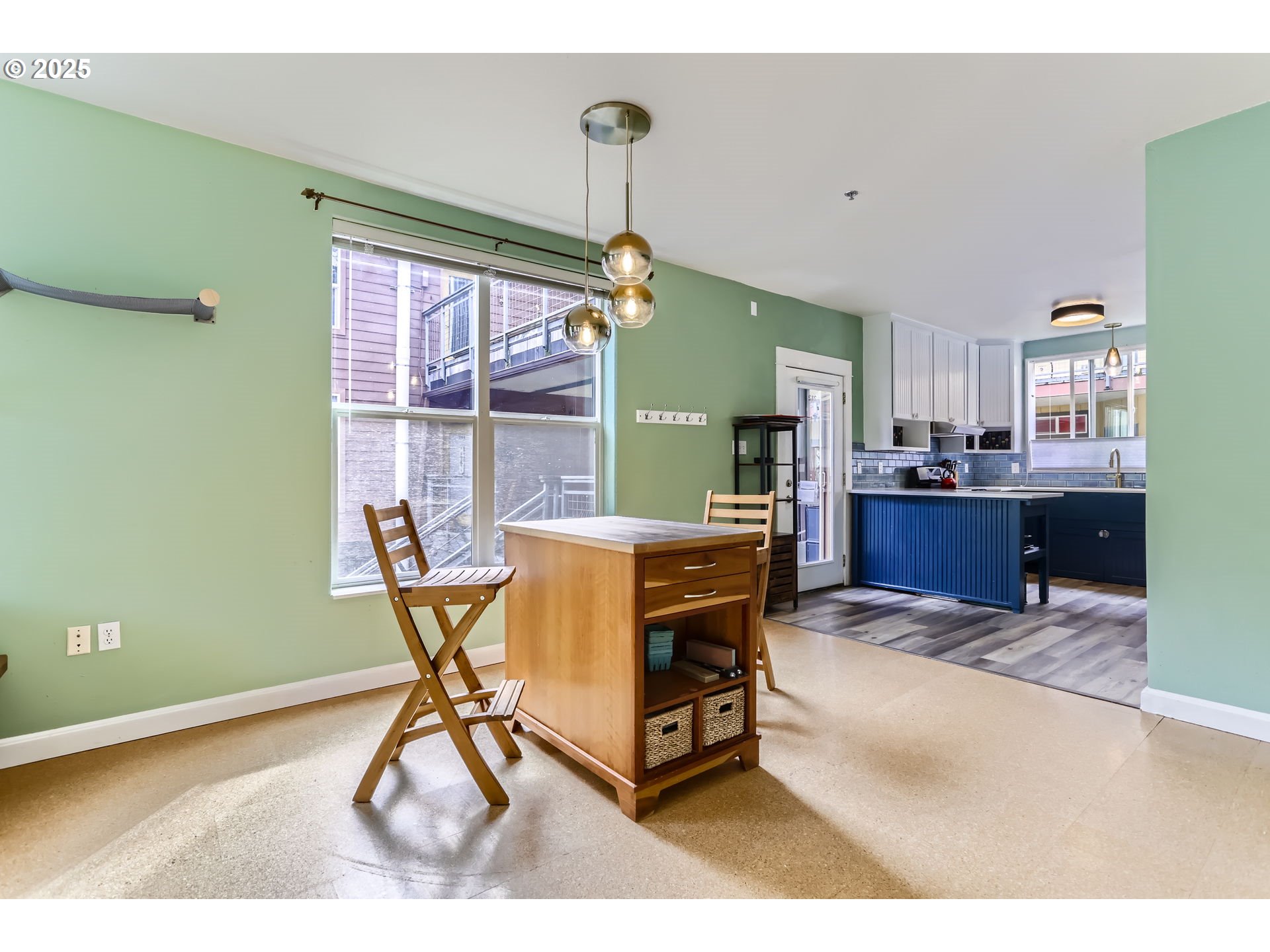 9601 Northwest Leahy Road, Unit 212 Portland, OR 97229 - Photo 3 of 20 Kitchen/Dining Room