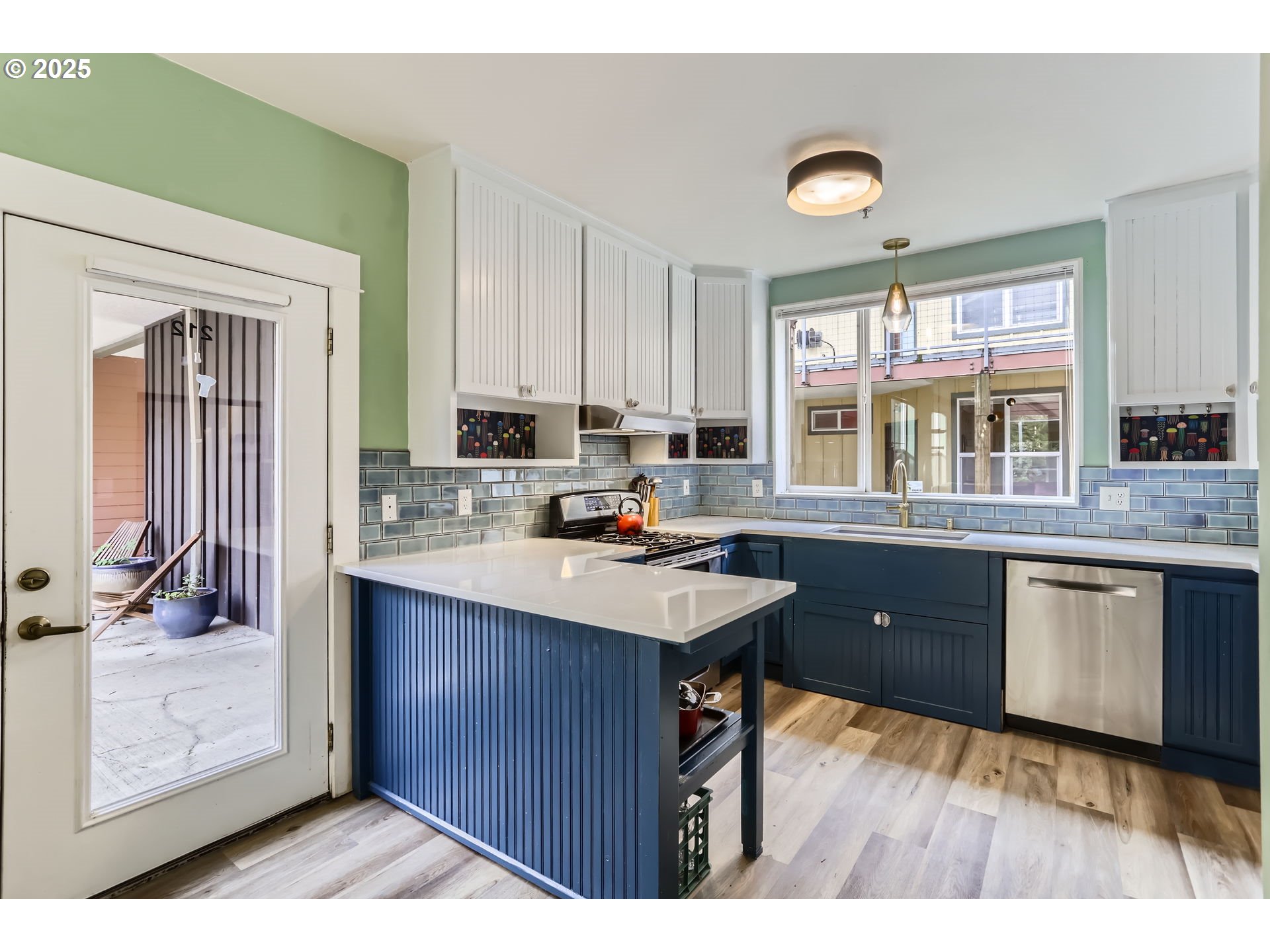 9601 Northwest Leahy Road, Unit 212 Portland, OR 97229 - Photo 4 of 20 Kitchen