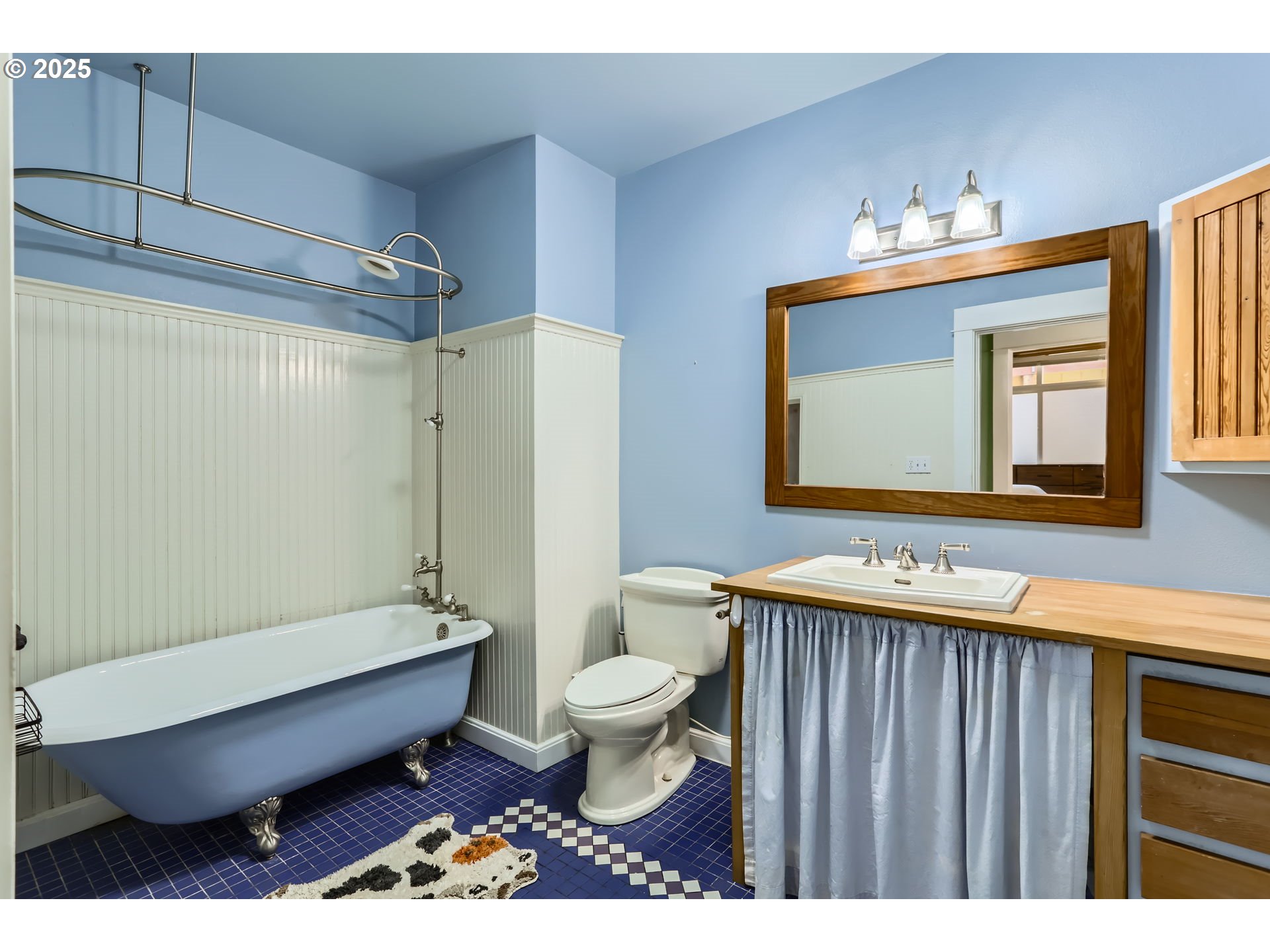 9601 Northwest Leahy Road, Unit 212 Portland, OR 97229 - Photo 10 of 20 Bathroom