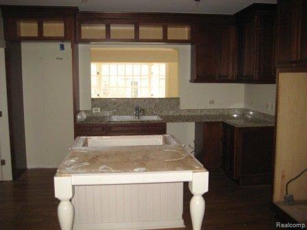 123 Cherokee Road Pontiac, MI 48341 - Photo 17 of 20 KITCHEN