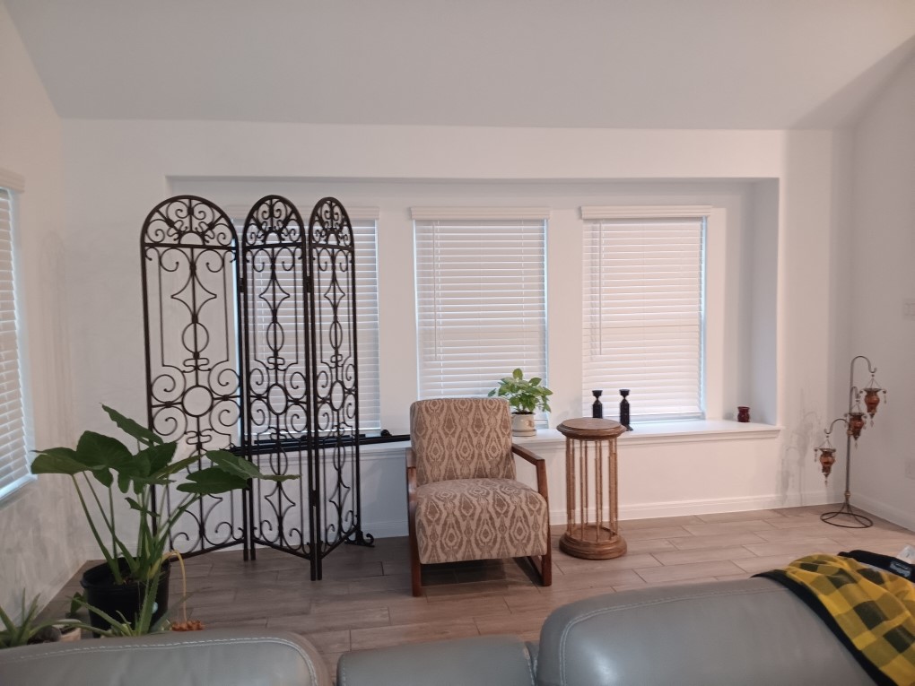 5813 Musquiz Ridge Seguin, TX 78155 - Photo 9 of 15 a living room with furniture