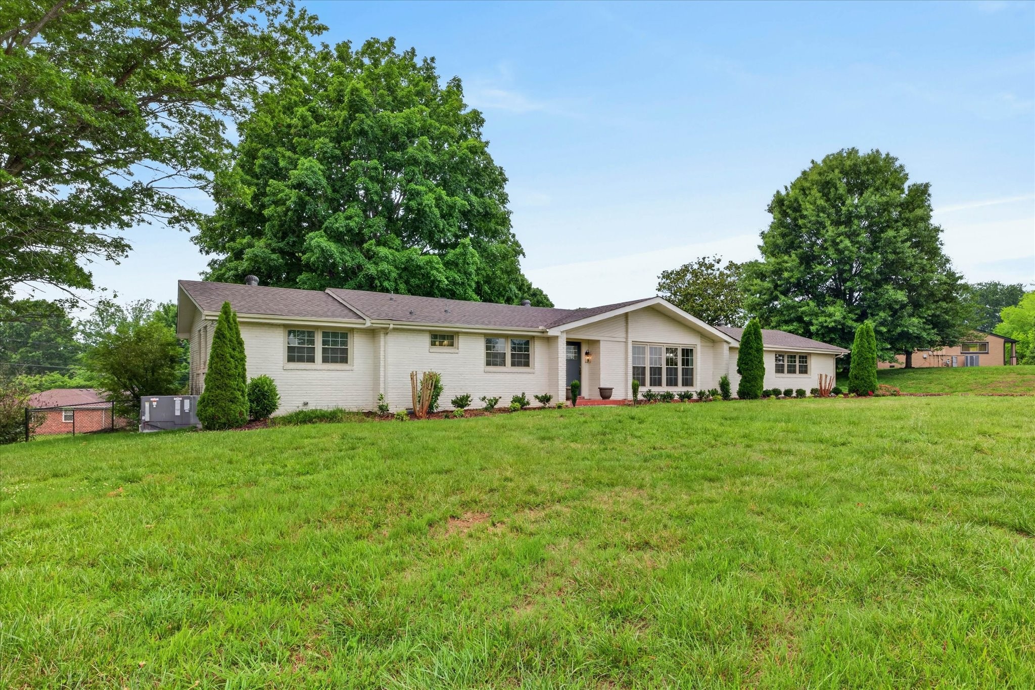 306 Locust Road Clarksville, TN 37043 - Photo 2 of 39