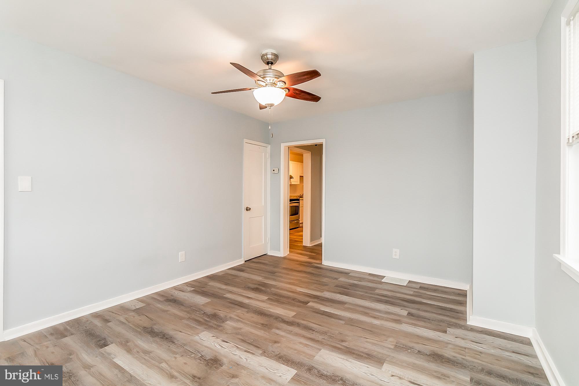 2928 Sollers Point Road Dundalk, MD 21222 - Photo 9 of 41 Living room