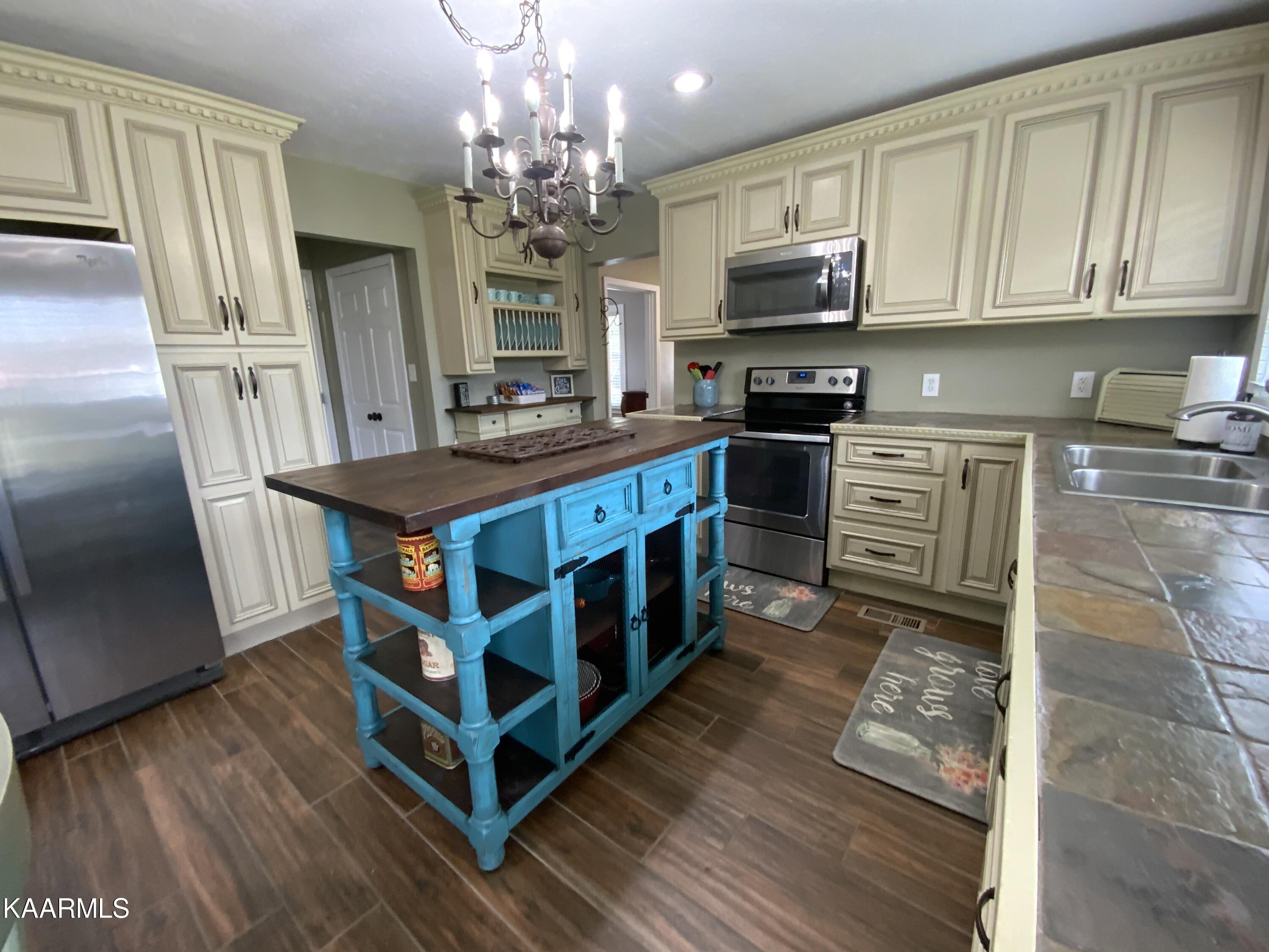 566 Granite Road Clinton, TN 37716 - Photo 17 of 55 2AFDB719-94FE-4EB8-95F1-5C712D1B2578