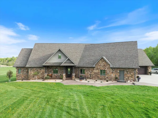 $1,149,999 | 9073 Richfield Drive, Marshfield, WI 54449