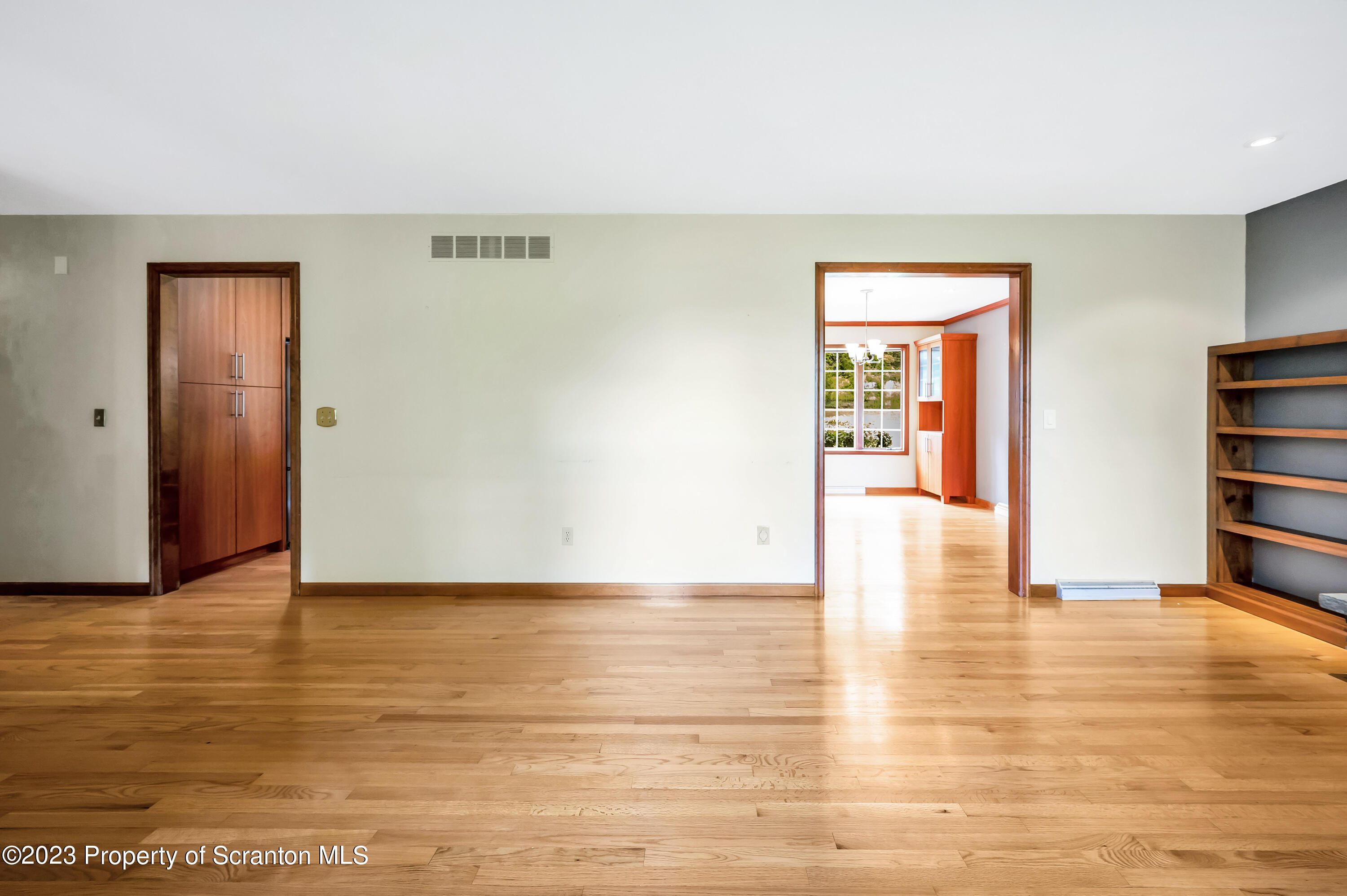 702 South Abington Road Clarks Summit, PA 18411 - Photo 4 of 49 Gallery Image 4