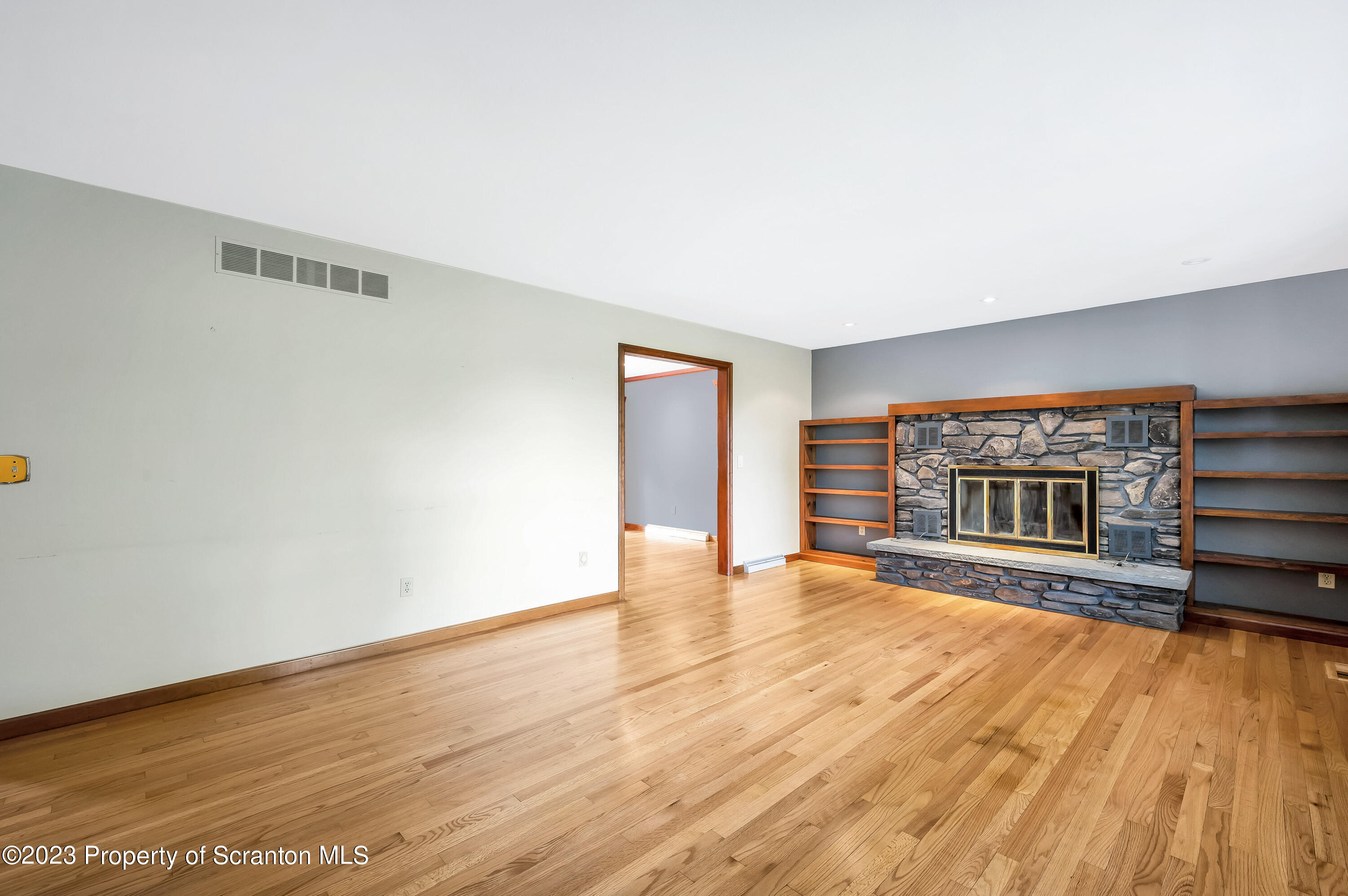 702 South Abington Road Clarks Summit, PA 18411 - Photo 5 of 49 Gallery Image 5