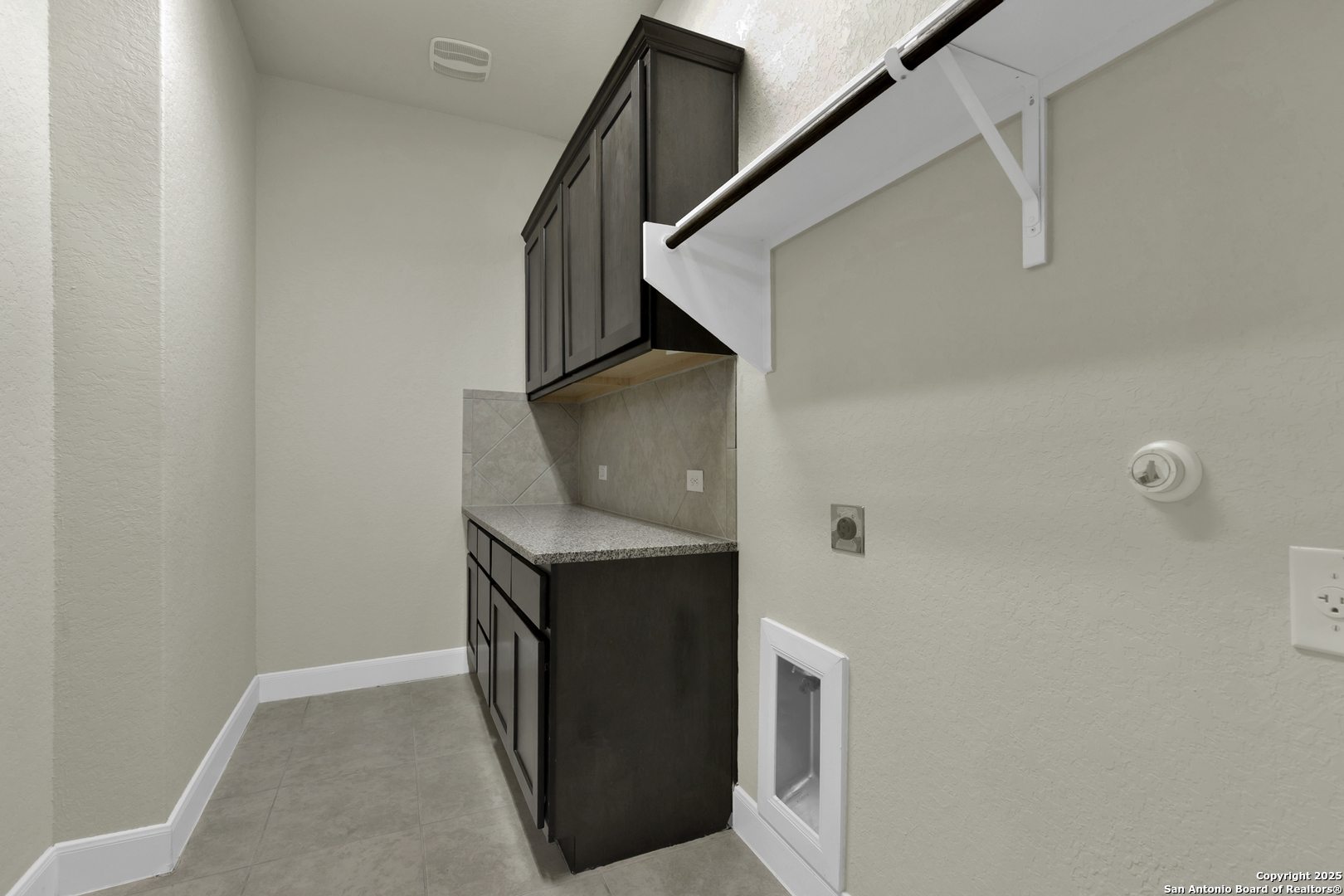 945 Foxbrook Way Cibolo, TX 78108 - Photo 8 of 20 a view of entryway