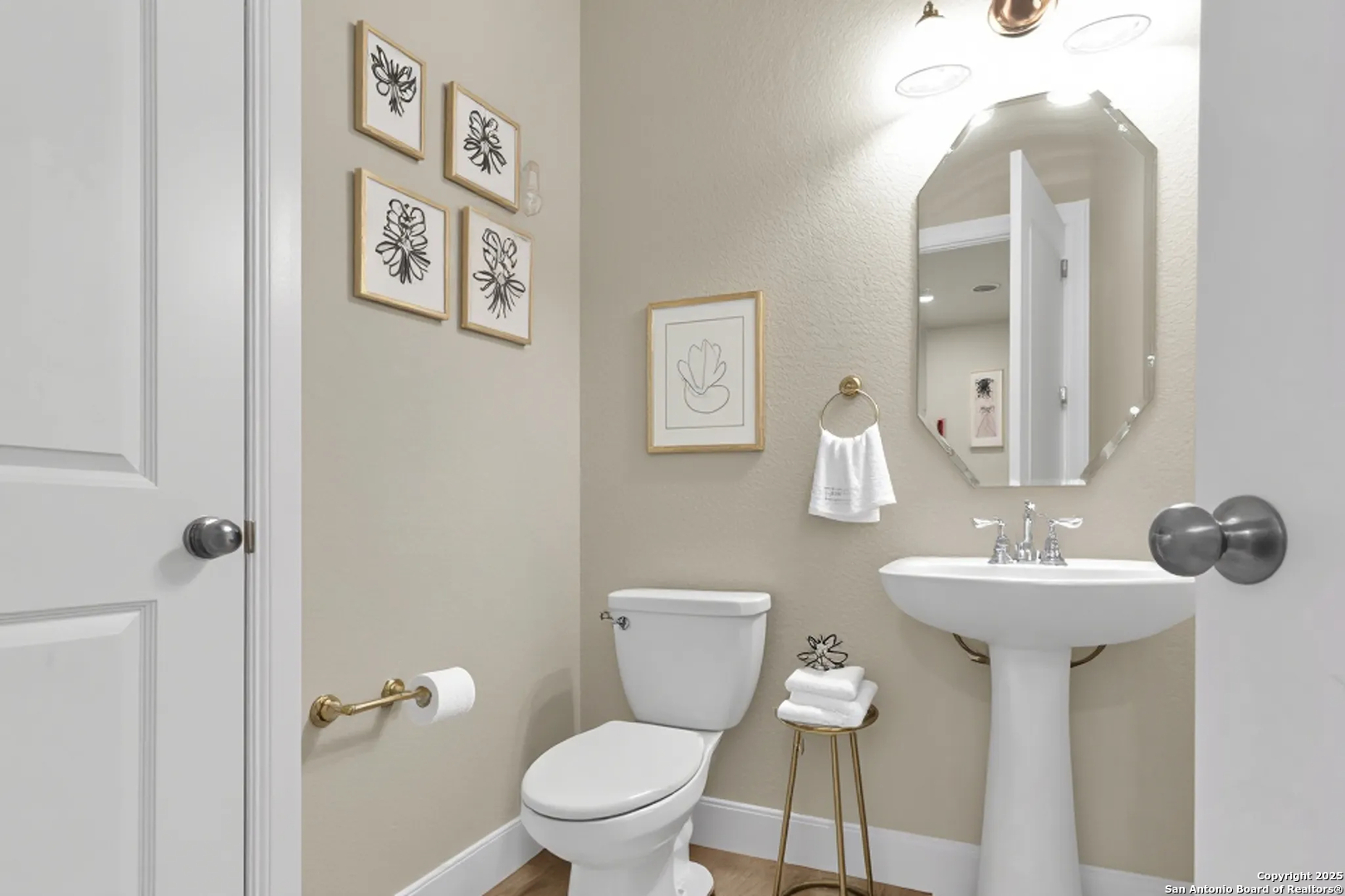 945 Foxbrook Way Cibolo, TX 78108 - Photo 9 of 20 a bathroom with a toilet sink and mirror
