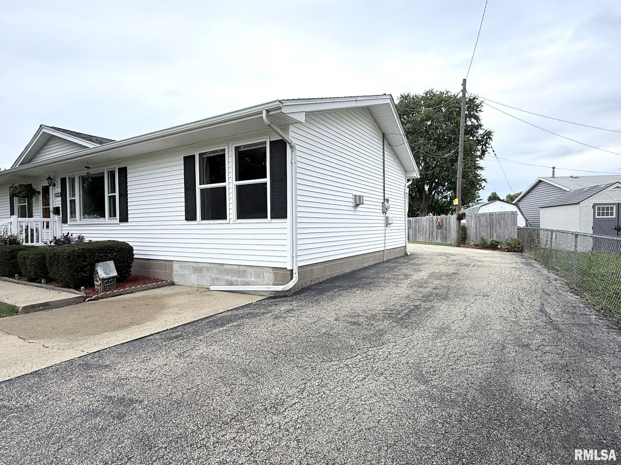 1111 Park View Road Galesburg, IL 61401 - Photo 2 of 36 Gallery Image 2