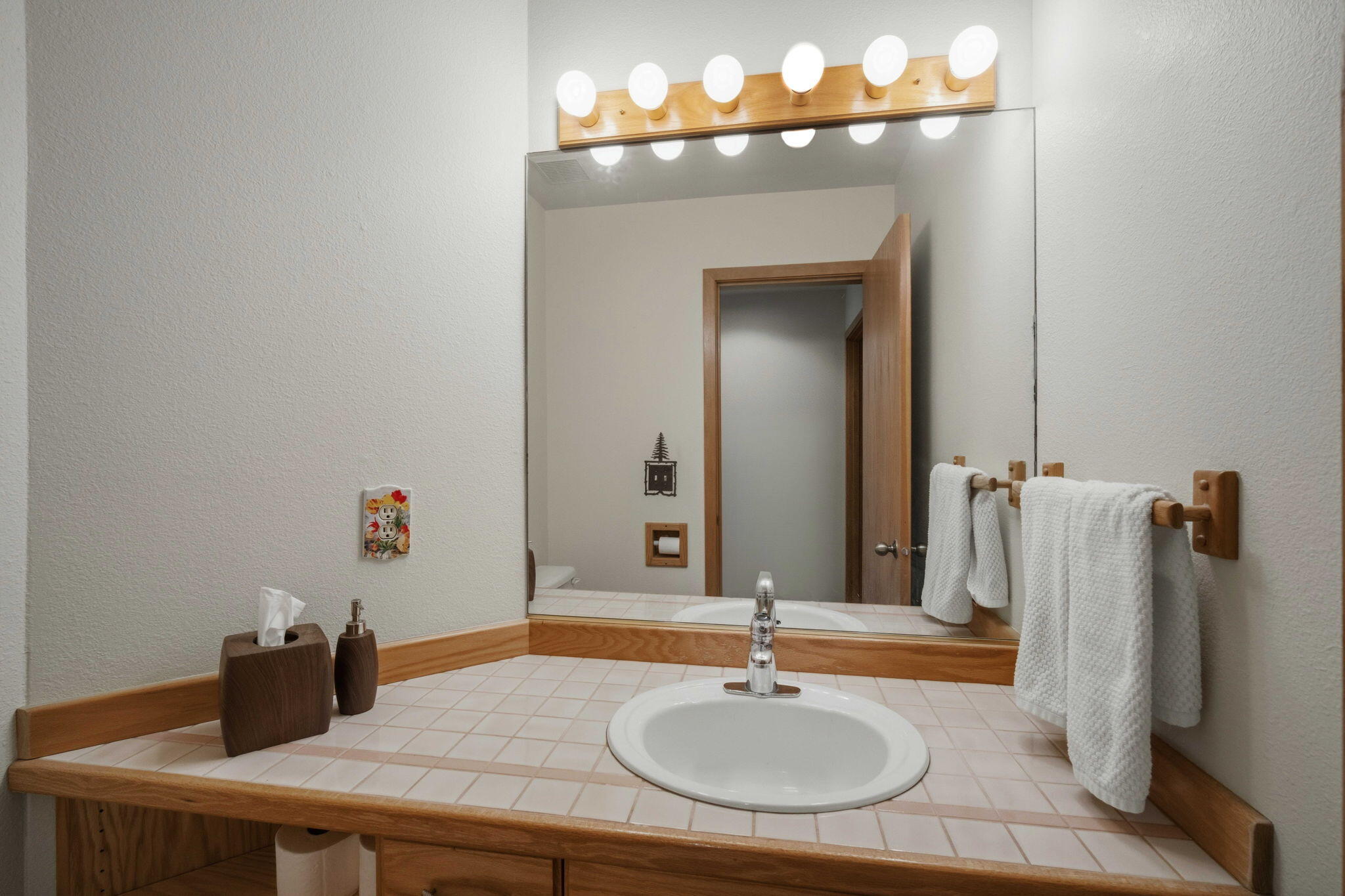 17682 Bittern Lane, Unit 31 Sunriver, OR 97707 - Photo 26 of 44 a bathroom with a sink and a mirror