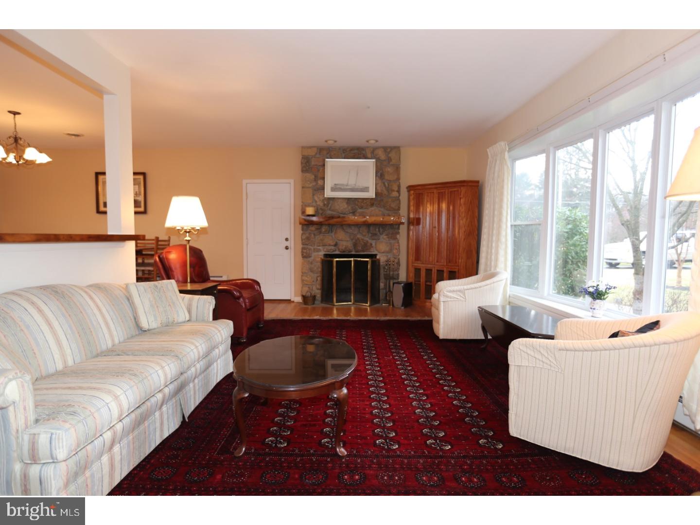 37 Street Road Newtown Square, PA 19073 - Photo 6 of 24 Living Room