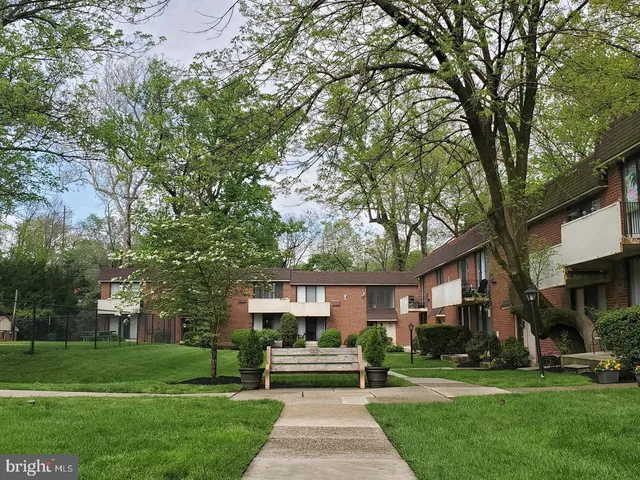 $1,299 | 100 East Glenolden Avenue, Unit R18, Glenolden, PA 19036