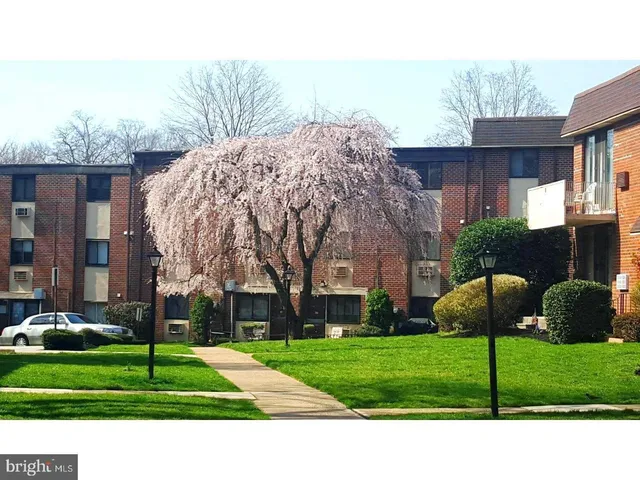 $1,299 | 100 East Glenolden Avenue, Unit R18, Glenolden, PA 19036