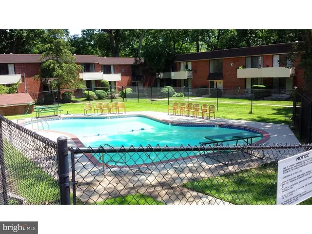 $1,299 | 100 East Glenolden Avenue, Unit R18, Glenolden, PA 19036