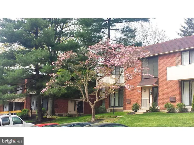$1,299 | 100 East Glenolden Avenue, Unit R18, Glenolden, PA 19036