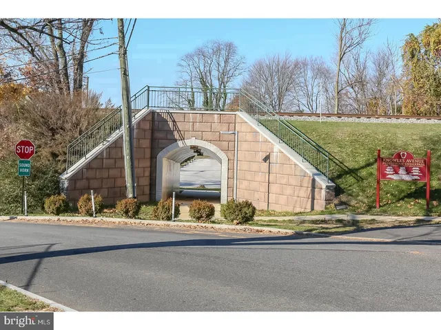 $1,299 | 100 East Glenolden Avenue, Unit R18, Glenolden, PA 19036