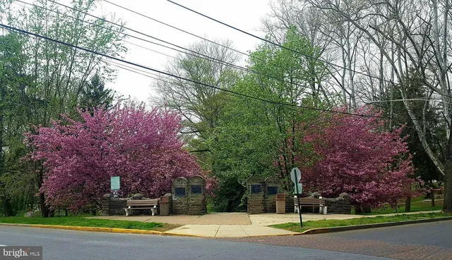 $1,299 | 100 East Glenolden Avenue, Unit R18, Glenolden, PA 19036