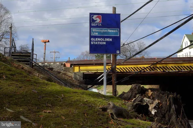 $1,299 | 100 East Glenolden Avenue, Unit R18, Glenolden, PA 19036