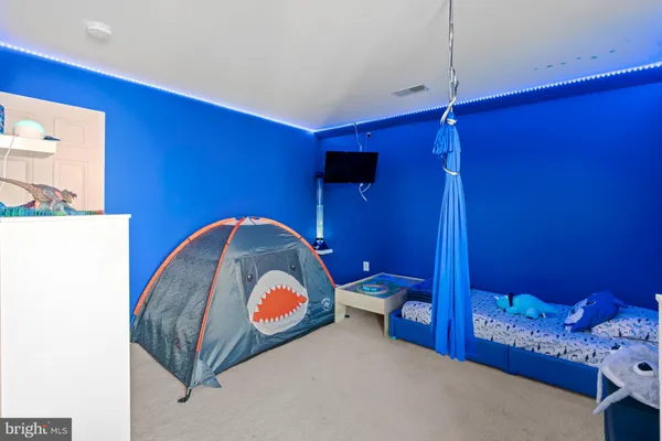 a view of livingroom with furniture