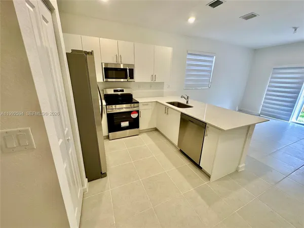 $2,700 | 2867 Southeast 25th Terrace, Homestead, FL 33035