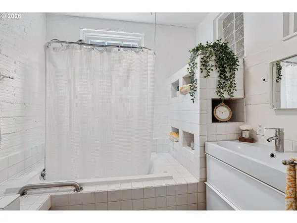 $799,000 | 2817 Northeast Weidler Street, Portland, OR 97232