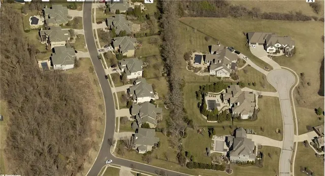 $250,000 | 9318 West 169th Street, Overland Park, KS 66085