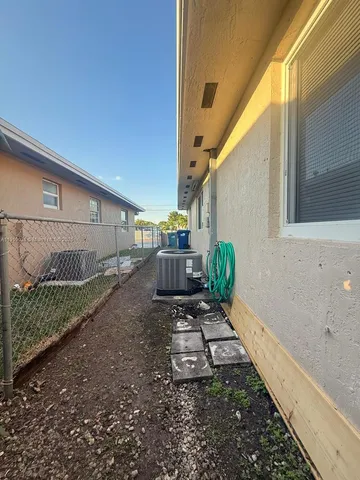 a view of a backyard with pathway