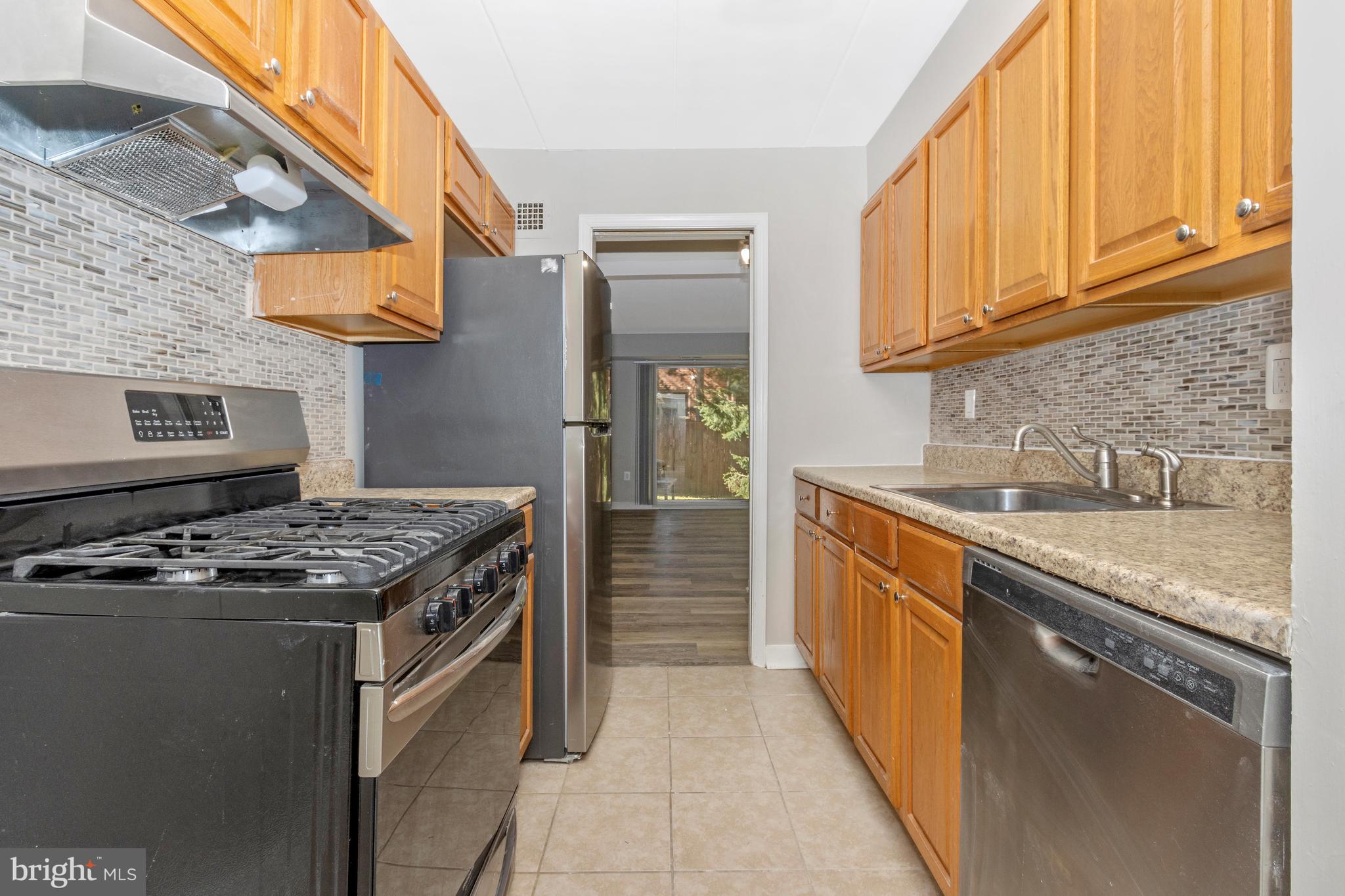 3342 Hewitt Avenue, Unit 31B Silver Spring, MD 20906 - Photo 17 of 71 Kitchen