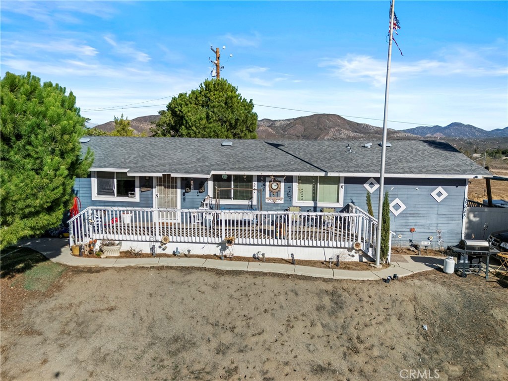 33945 Red Mountain Road Hemet, CA 92544 - Photo 11 of 30 a front view of a house with a garden