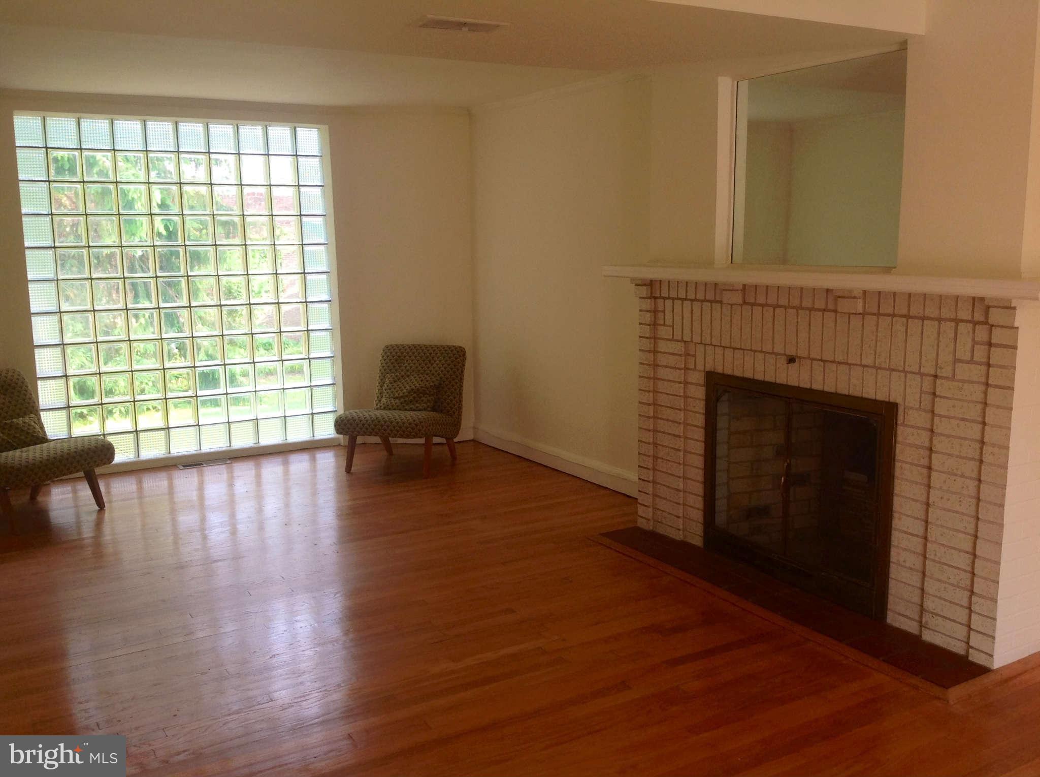 1801 Frederick Road Baltimore, MD 21228 - Photo 11 of 30 Family Room