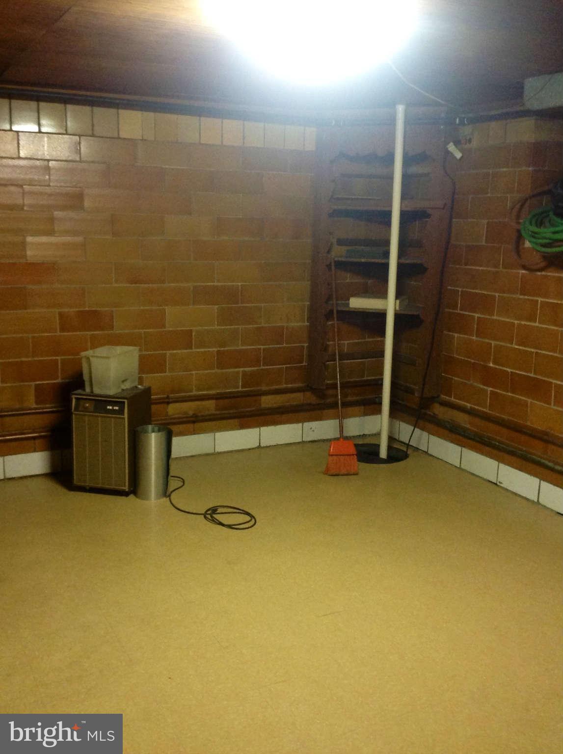 1801 Frederick Road Baltimore, MD 21228 - Photo 20 of 30 Basement
