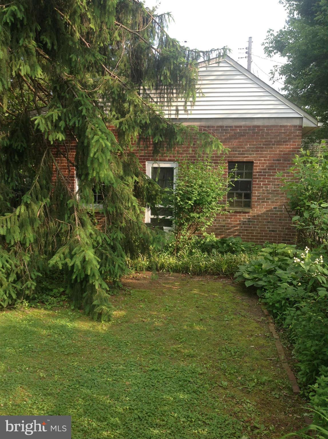1801 Frederick Road Baltimore, MD 21228 - Photo 26 of 30 Garage and garden