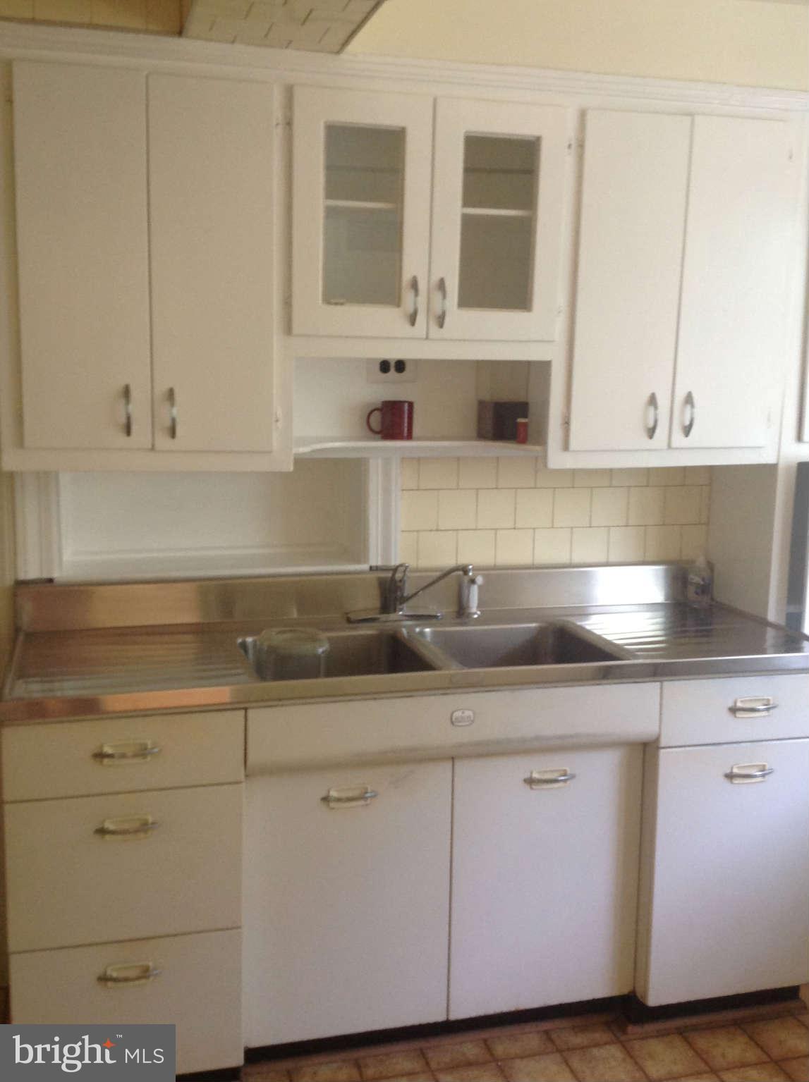 1801 Frederick Road Baltimore, MD 21228 - Photo 8 of 30 Kitchen