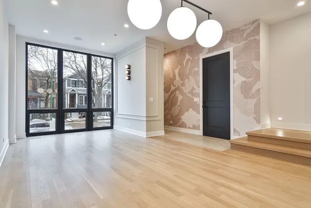 $2,195,000 | 1418 West Warner Avenue, Chicago, IL 60613