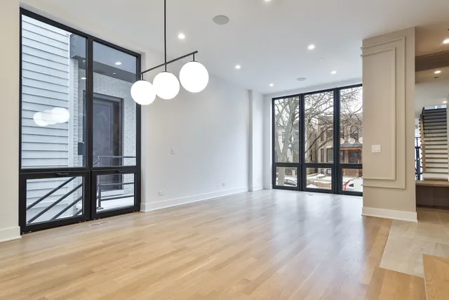 $2,195,000 | 1418 West Warner Avenue, Chicago, IL 60613