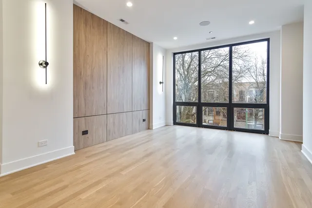 $2,195,000 | 1418 West Warner Avenue, Chicago, IL 60613