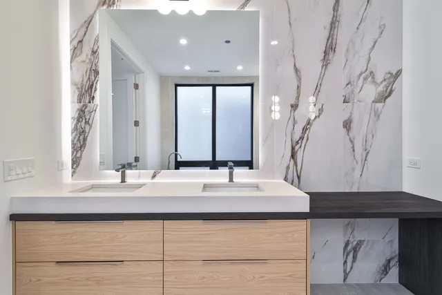 $2,195,000 | 1418 West Warner Avenue, Chicago, IL 60613