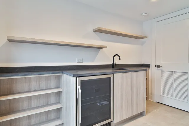 $2,195,000 | 1418 West Warner Avenue, Chicago, IL 60613