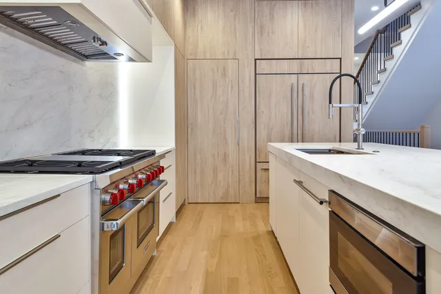 $2,195,000 | 1418 West Warner Avenue, Chicago, IL 60613